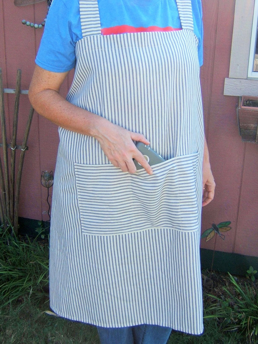 Blue Pinafore Apron – with pocket 2