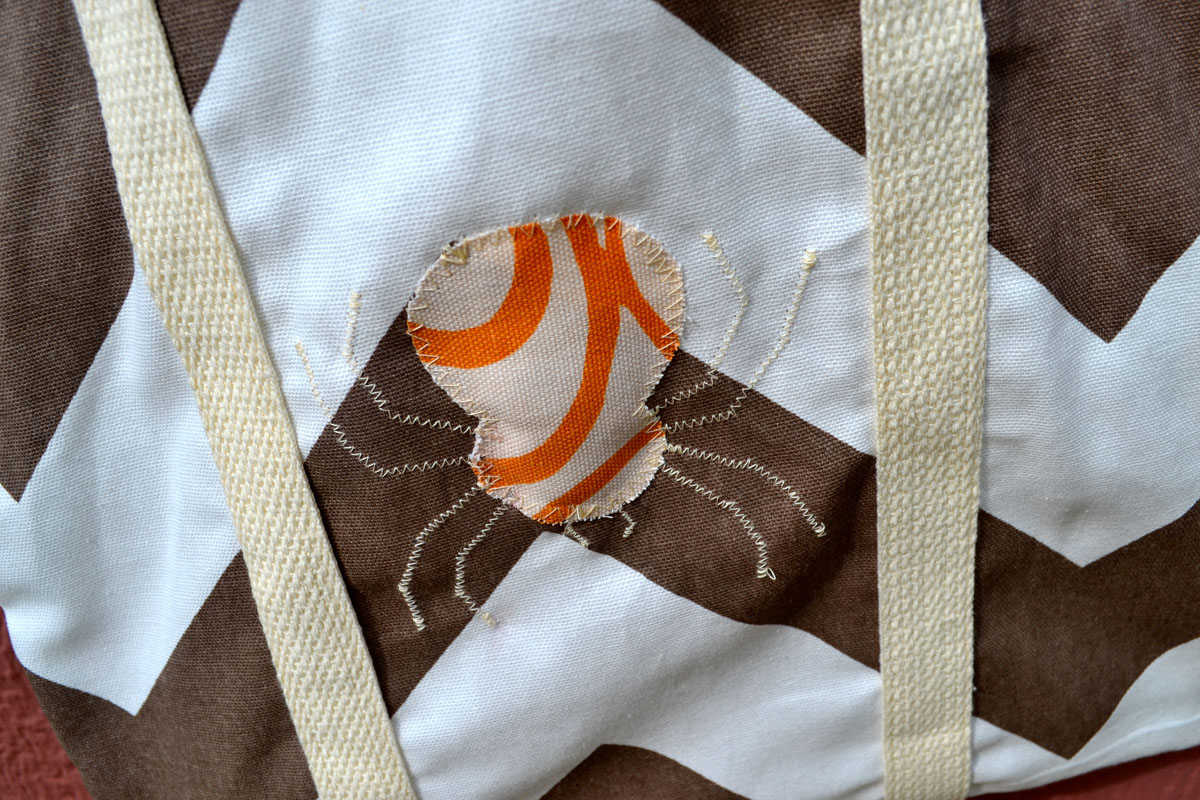 Halloween bag – brown w spider close up