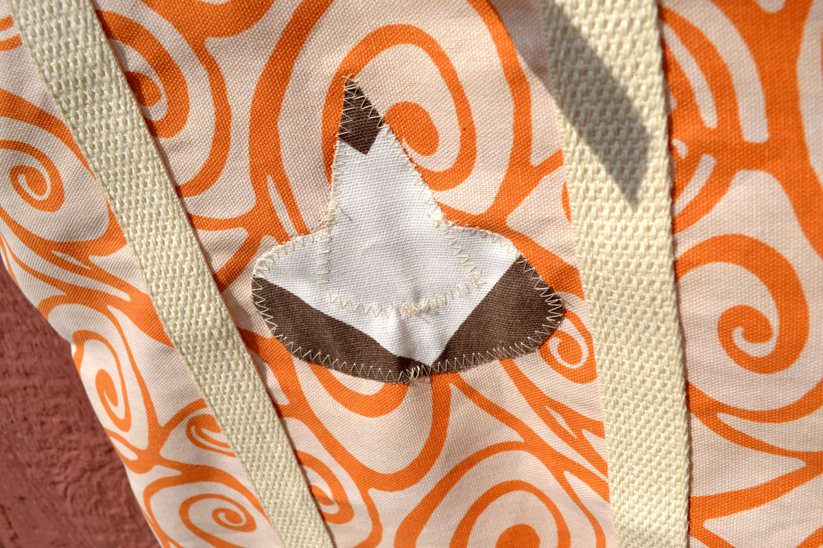 Halloween bag – orange w witch hat close up