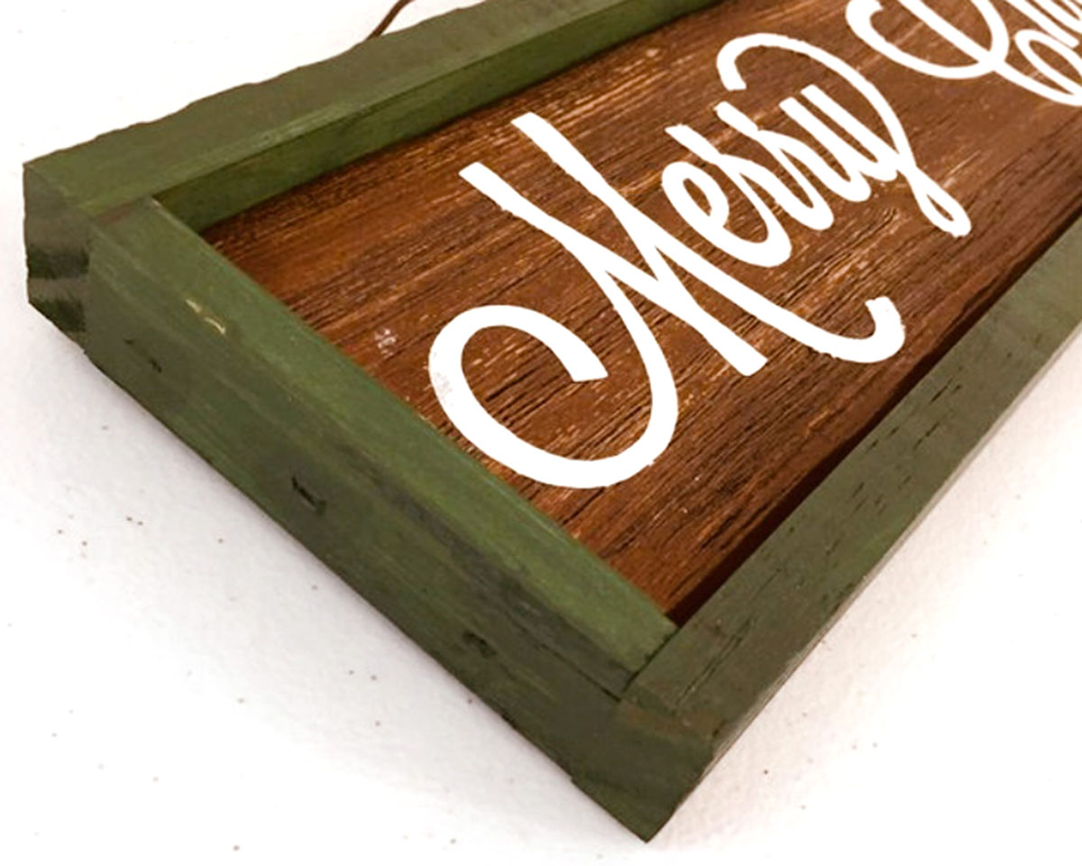 Merry Christmas door sign – close up Merry Christmas door sign – close up