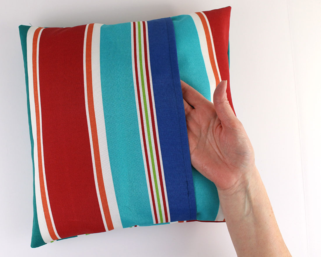 pillow stripe back w hand